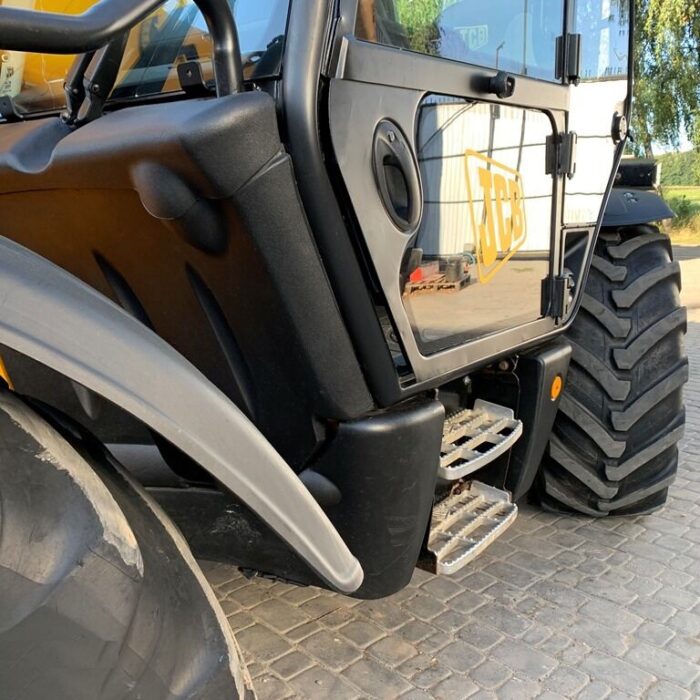 JCB 26