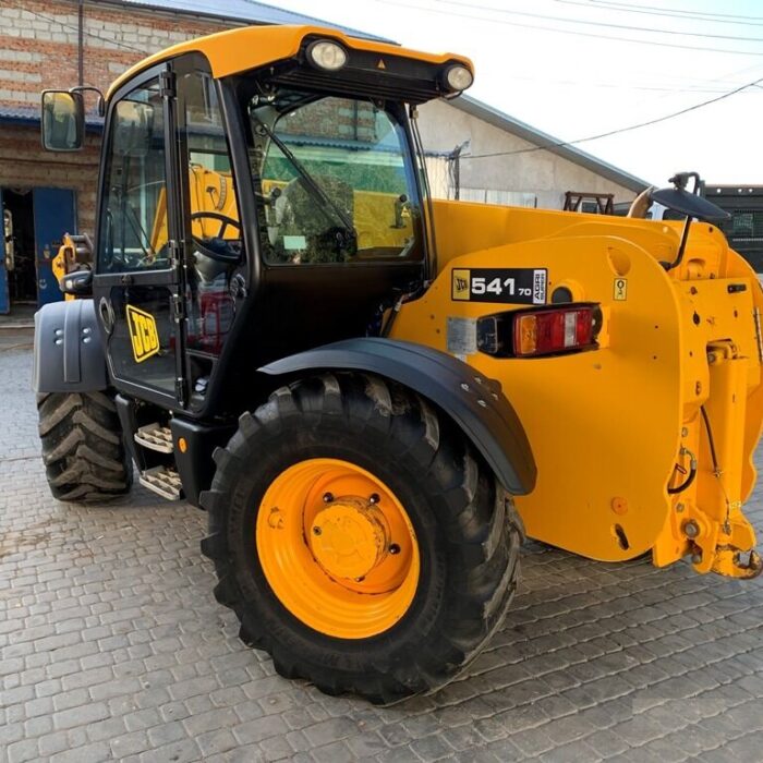 JCB 8