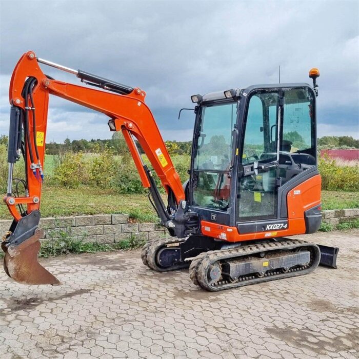 KUBOTA 4